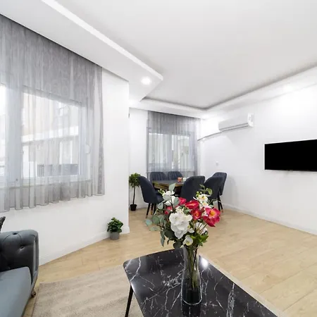 Apartment Flat Near Popular Attractions In Muratpasa