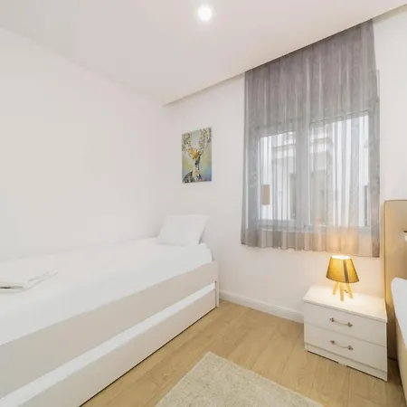 Lägenhet Flat Near Popular Attractions In Muratpasa